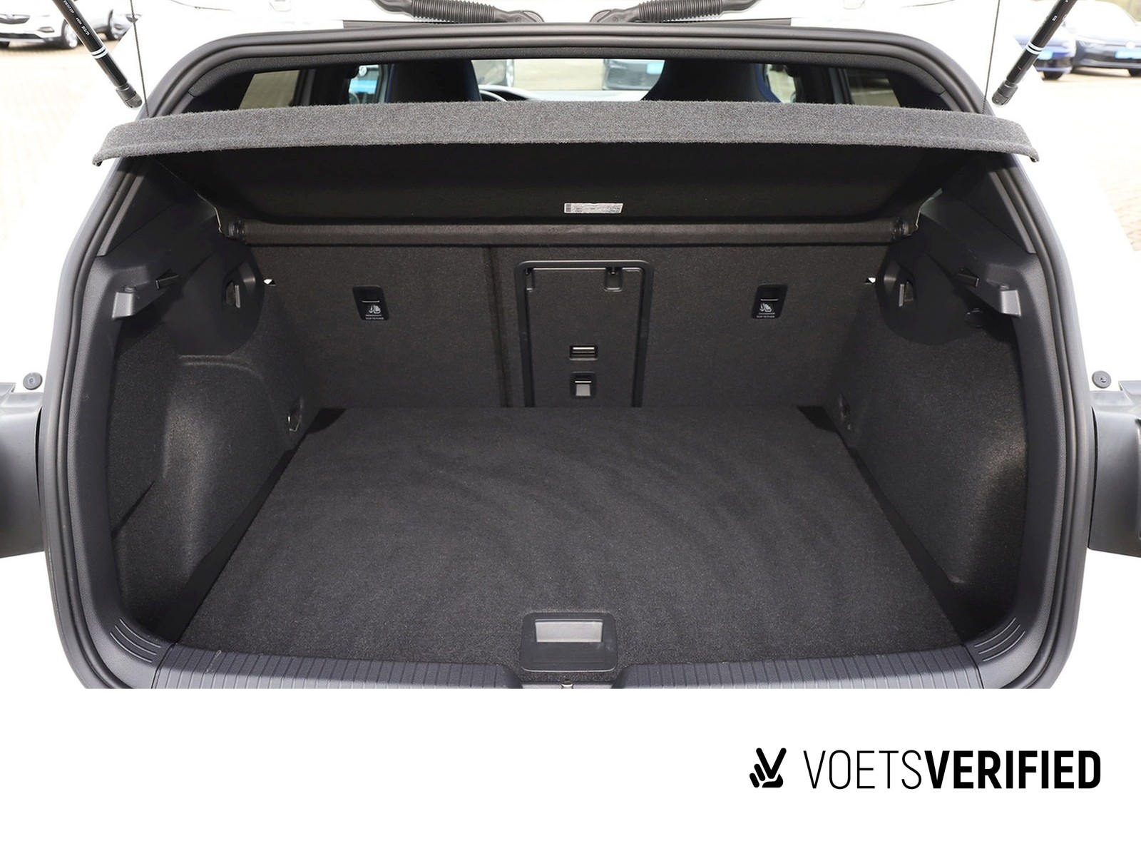 Fahrzeugabbildung Volkswagen Golf VIII R DSG 4Motion