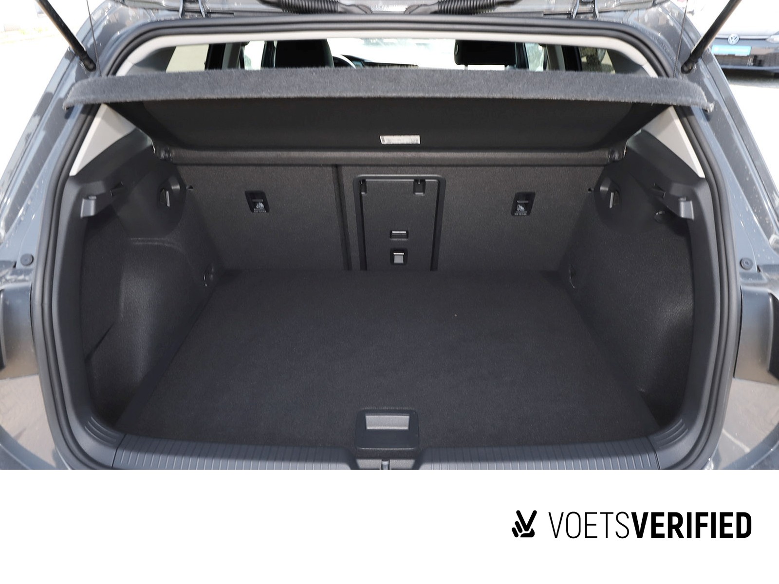 Fahrzeugabbildung Volkswagen Golf VIII Style 1.5 eTSI DSG LED NAV PDC SHZ