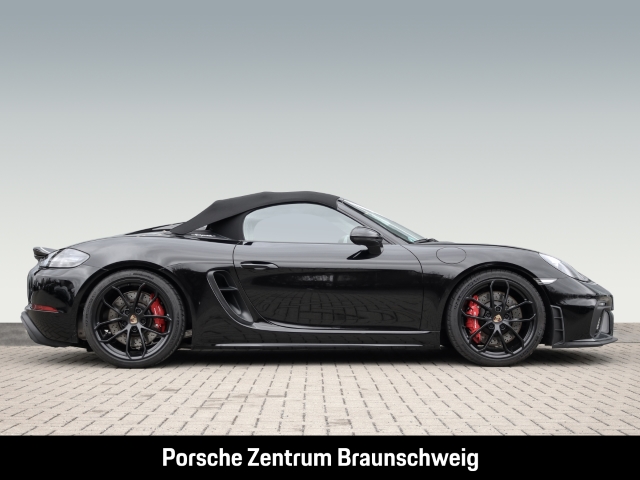 Fahrzeugabbildung Porsche 718 Spyder Rückfahrkamera Navigation Sportabgasanlage