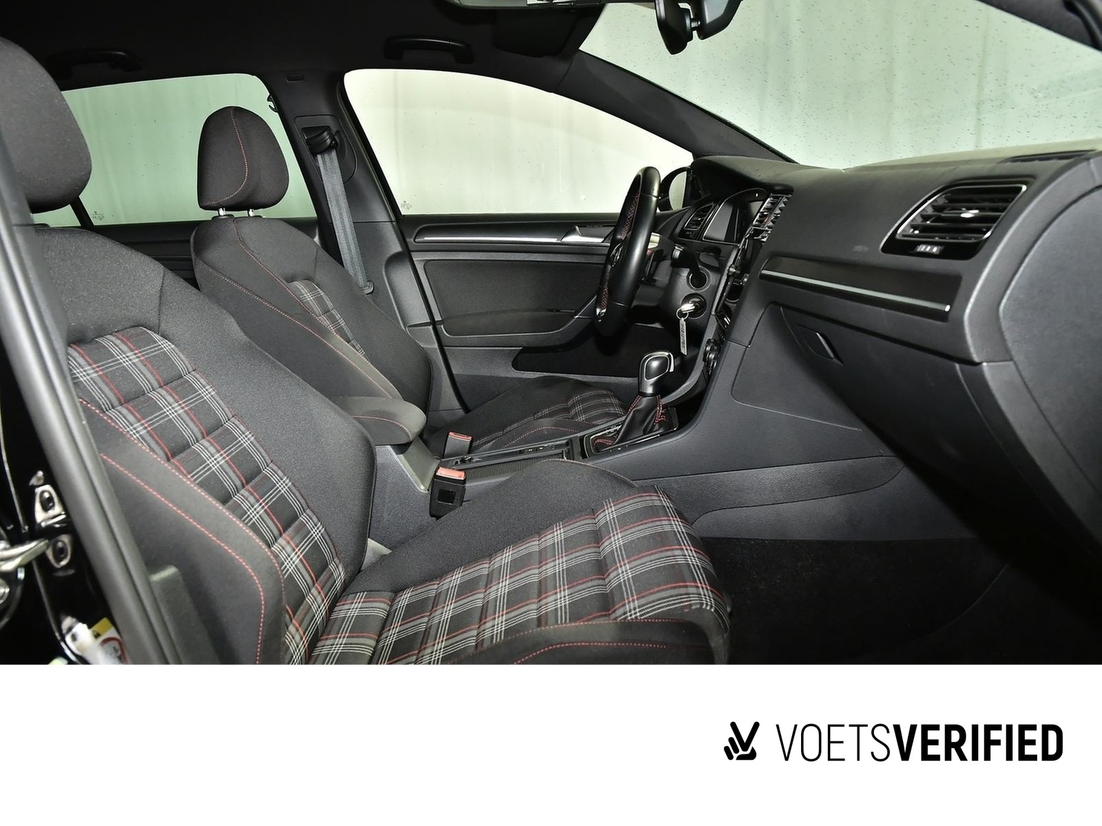 Fahrzeugabbildung Volkswagen Golf VII GTI Performance 2.0 TSI DSG LED+NAVI+RearView