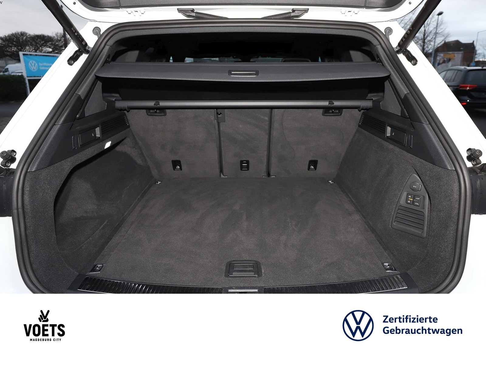 Fahrzeugabbildung Volkswagen Touareg R-Line 4Motion DSG+AHK+LUFTFEDERUNG