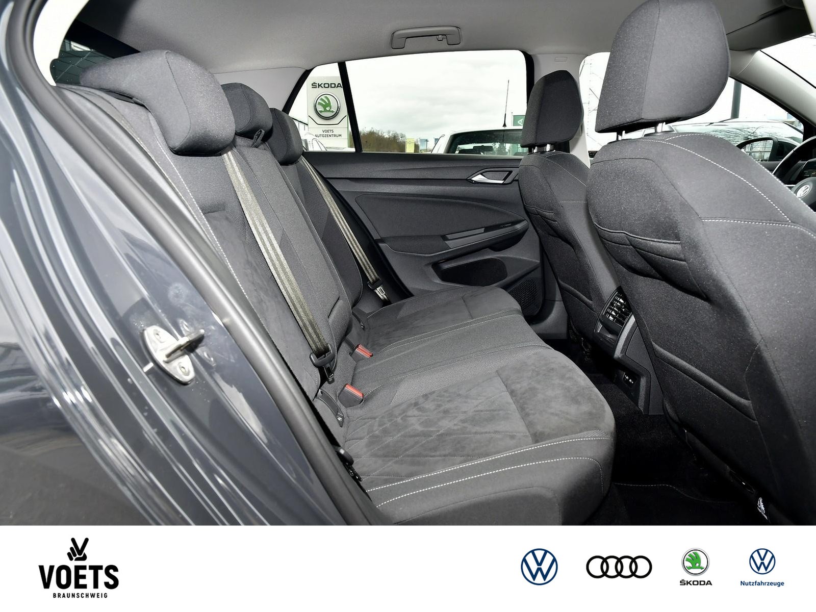 Fahrzeugabbildung Volkswagen Golf VIII Lim. Life 1.5 eTSI DSG NAVI+SHZ