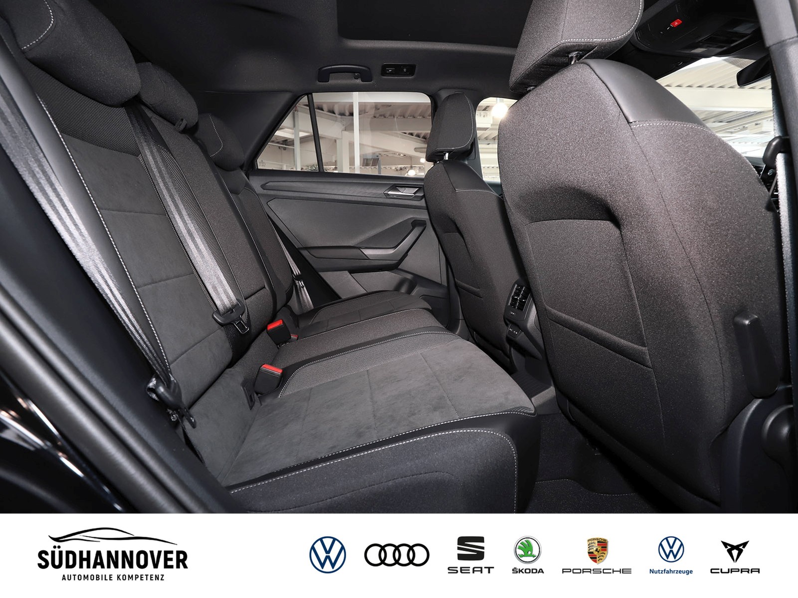 Fahrzeugabbildung Volkswagen T-Roc R-Line 1.5 TSI DSG+PANO+AHK+LED+RFK+19''