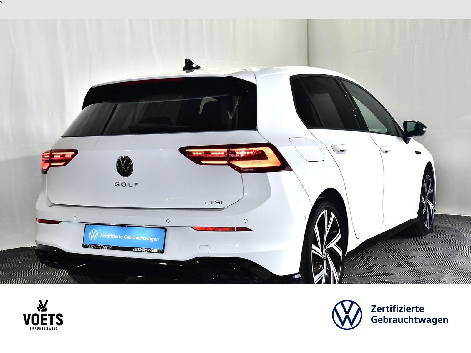 Fahrzeugabbildung Volkswagen Golf VIII R-Line 1.5 eTSI DSG MATRIX-LED+RearView