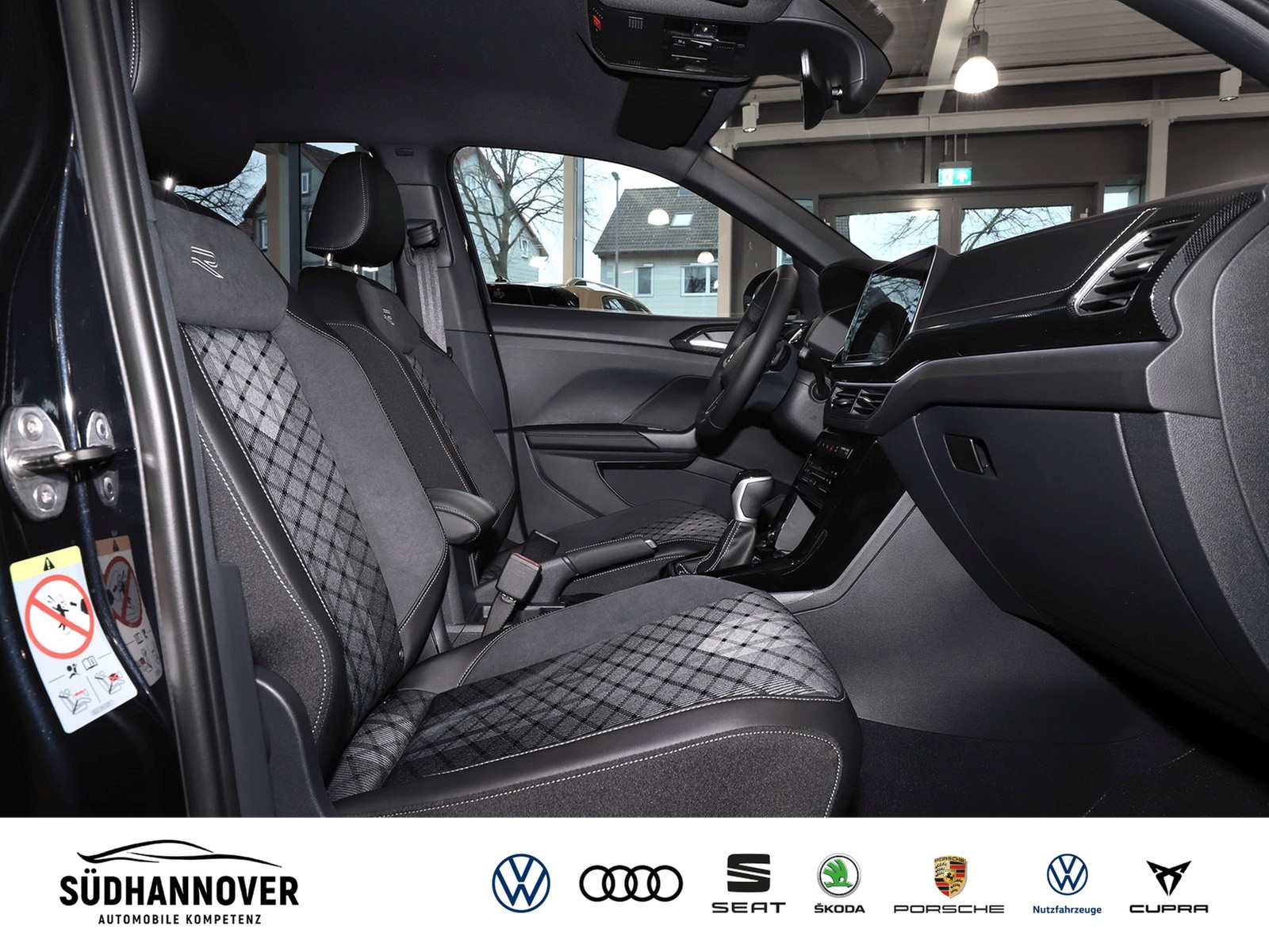 Fahrzeugabbildung Volkswagen T-Cross R-Line 1.5 TSI DSG FACELIFT+AHK+VOLLAUS.