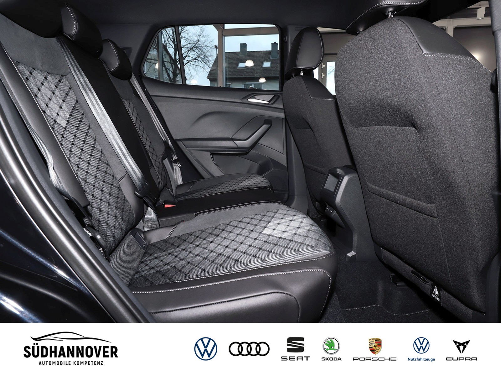 Fahrzeugabbildung Volkswagen T-Cross R-Line 1.5 TSI DSG FACELIFT+AHK+VOLLAUS.