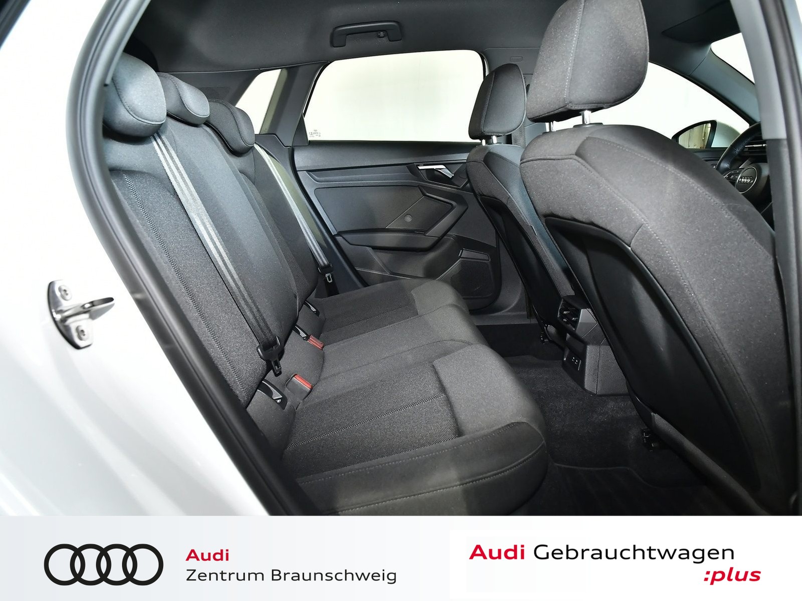Fahrzeugabbildung Audi A3 Sportback 40 TFSIe S-tronic NAV+SHZ+PDC HINTEN