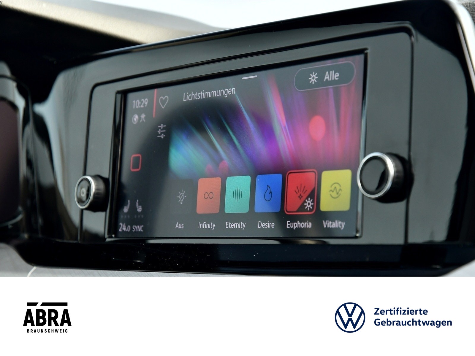 Fahrzeugabbildung Volkswagen Golf VIII 1.5 TSI Life LED+PDC+LANE+PHONE+SHZ