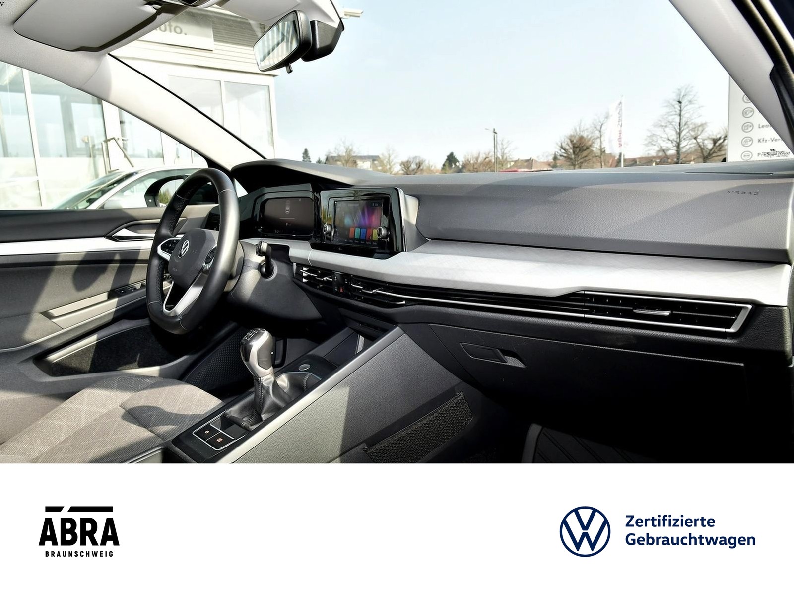 Fahrzeugabbildung Volkswagen Golf VIII 1.5 TSI Life LED+PDC+LANE+PHONE+SHZ