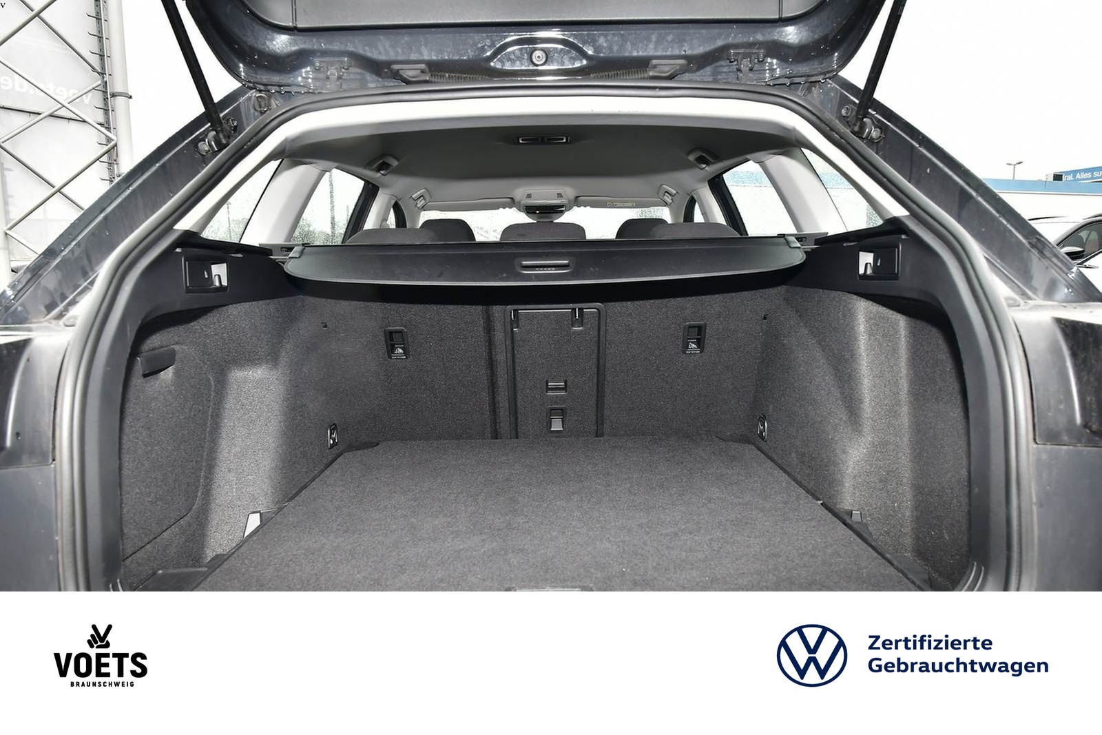 Fahrzeugabbildung Volkswagen Golf VIII Variant Life 1.5 TSI LED+NAVI