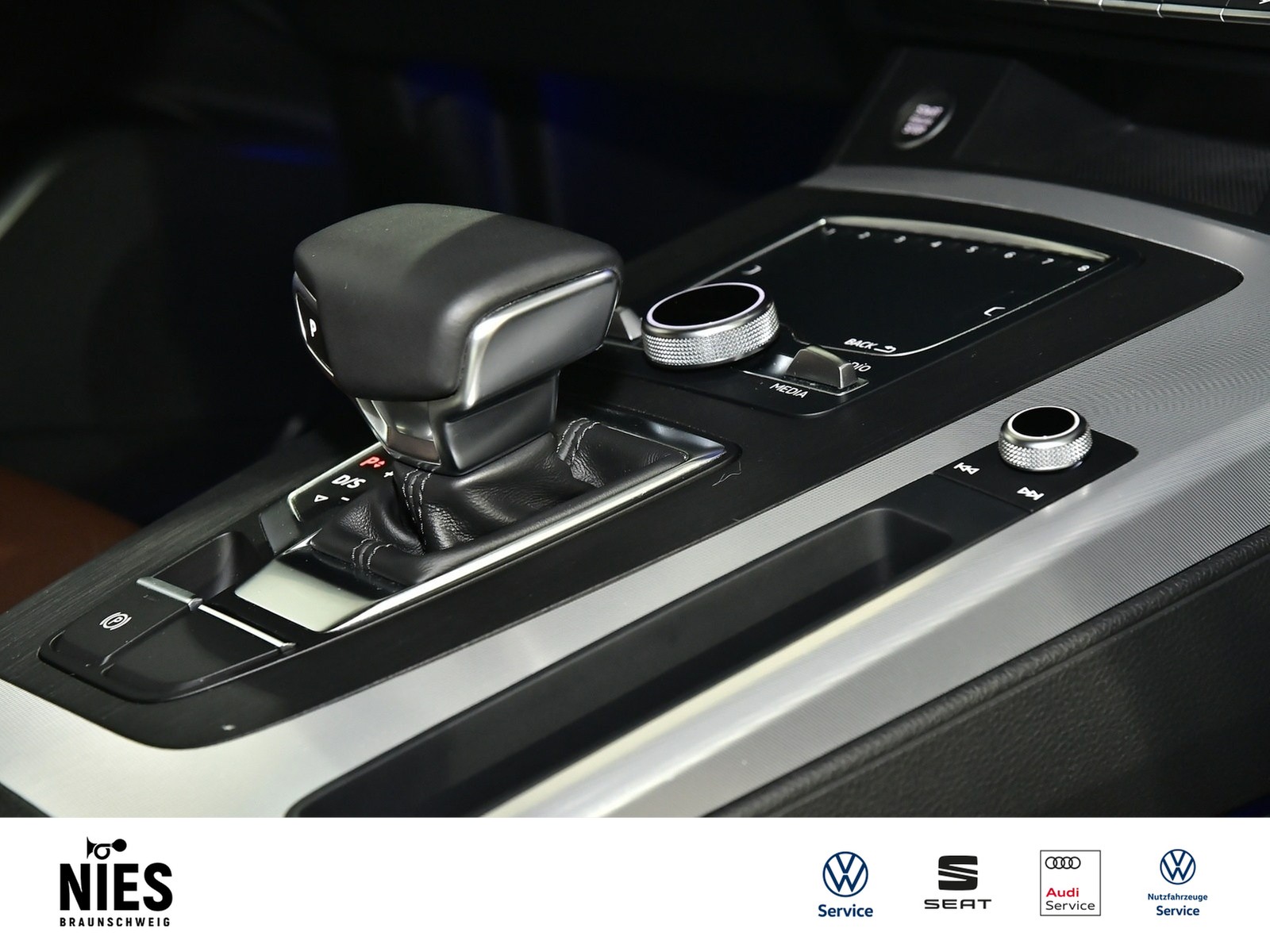 Fahrzeugabbildung Audi Q5 Sport 50 TFSIe quattro AHK+LED+NAVI