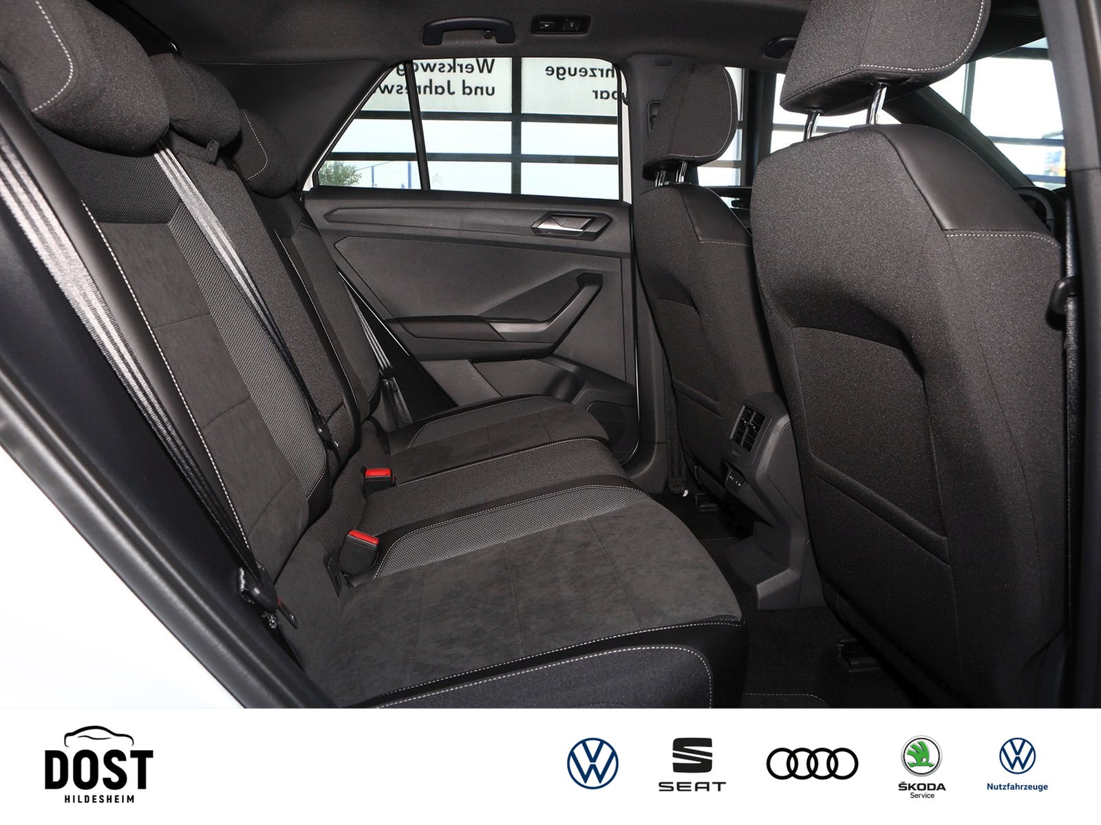 Fahrzeugabbildung Volkswagen T-ROC R-LINE 2.0 TSI 4MOTION DSG PANO+KAMERA+AHK