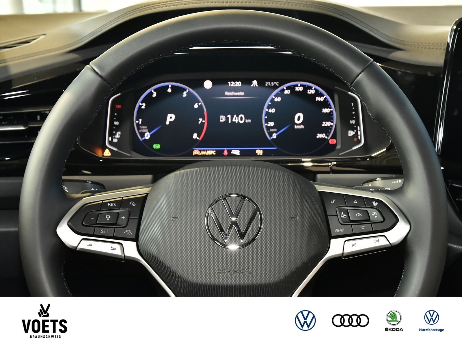 Fahrzeugabbildung Volkswagen T-Roc R-Line 1.5 TSI DSG NAVI+ACC+LED