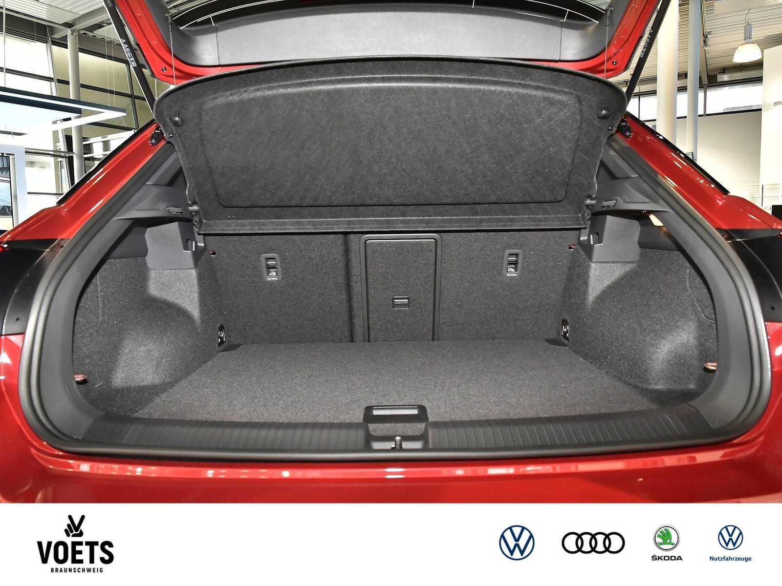 Fahrzeugabbildung Volkswagen T-Roc R-Line 1.5 TSI DSG NAVI+ACC+LED
