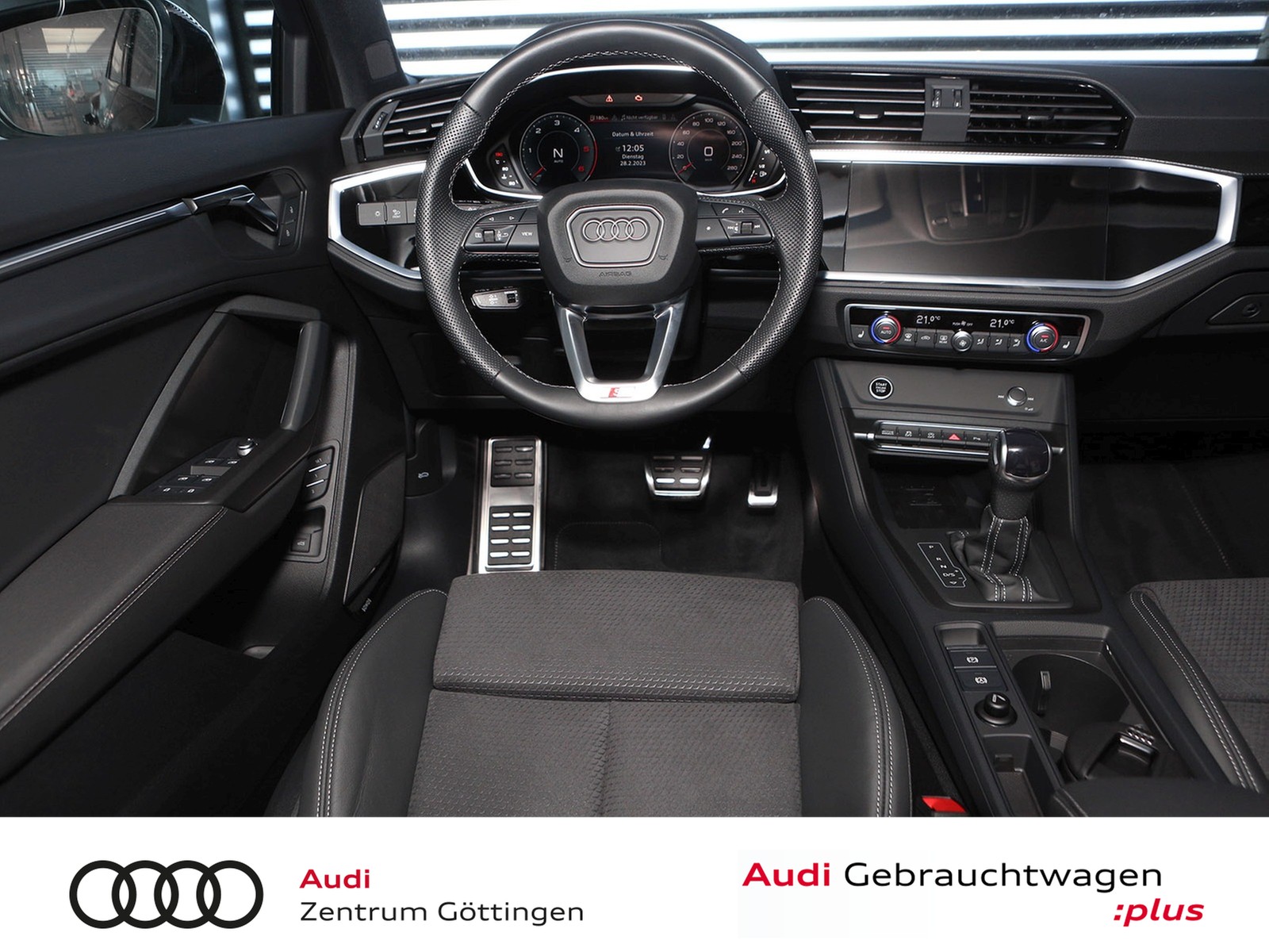Fahrzeugabbildung Audi Q3 35 TDI S tronic S line +AHK+PANO+MATRIX LED