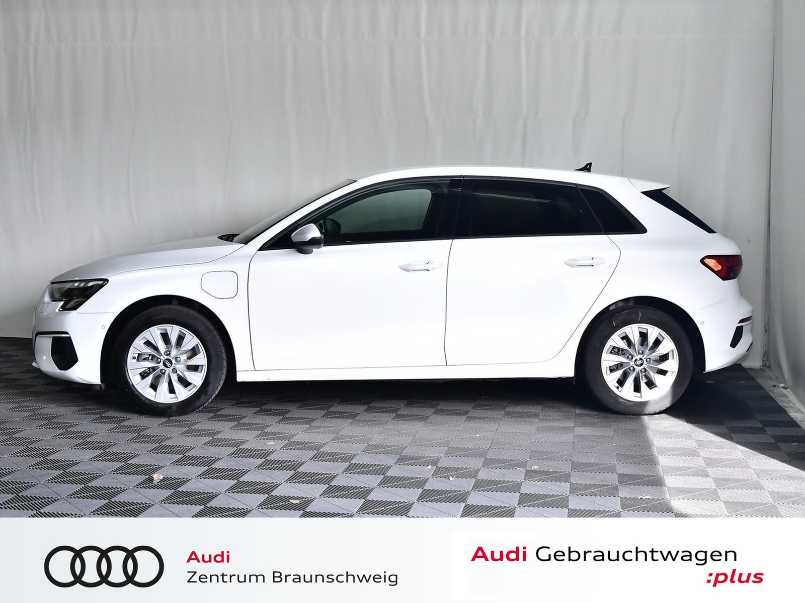 Fahrzeugabbildung Audi A3 Sportback S line 40 TFSIe LED+NAVI+GRA+SHZ